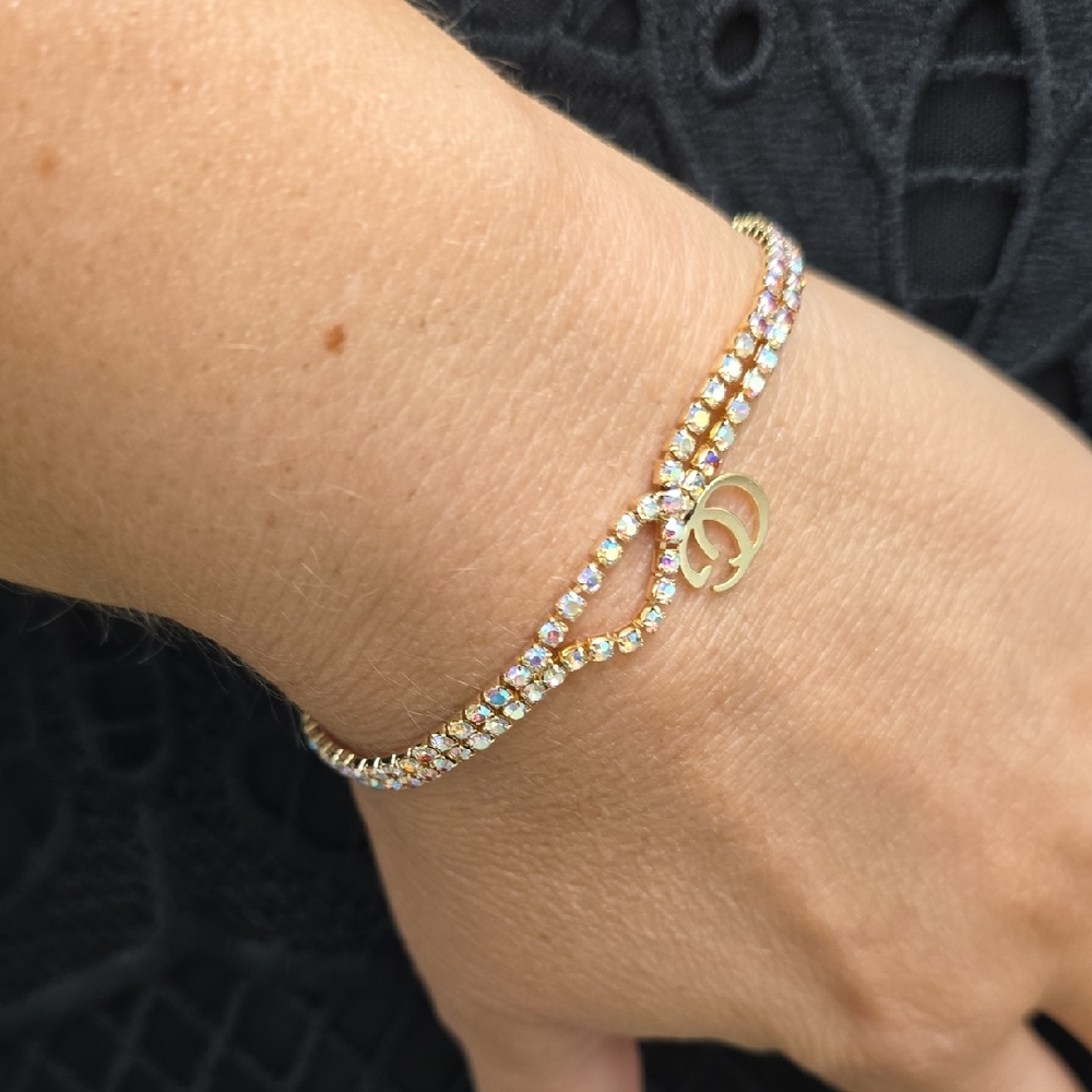 Elegant Gold Bracelet with Multicolor Accents